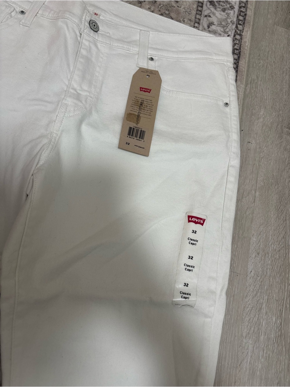 Levi's White Cropped Straight Jeans - Picture 2 of 4